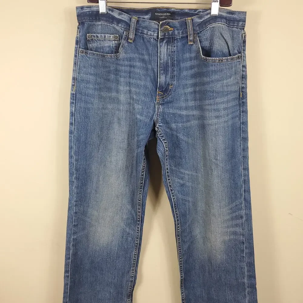 Banana Republic Medium Wash Straight Leg Jeans 33x30